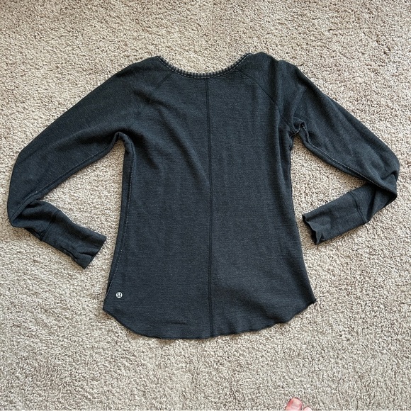 Lululemon Reversible Gray Striped Solid Gray Long Sleeve Top Size 6/8 - Picture 3 of 9